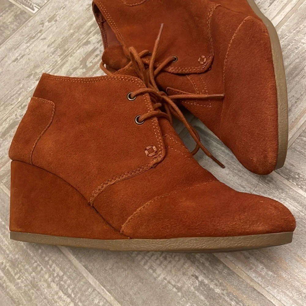 Toms suede desert wedge shoes booties 7.5
